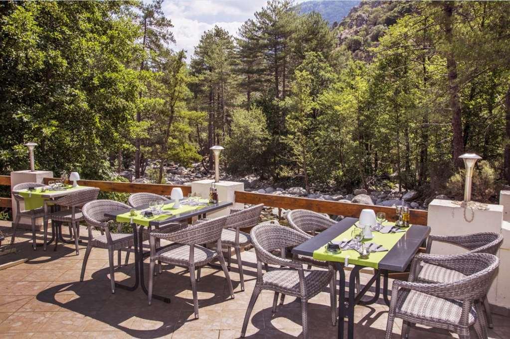 Les Jardins De La Glaciere Корте Екстериор снимка
