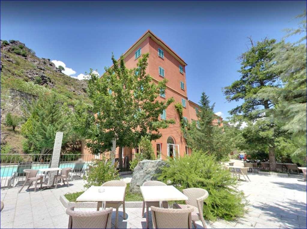 Les Jardins De La Glaciere Корте Екстериор снимка