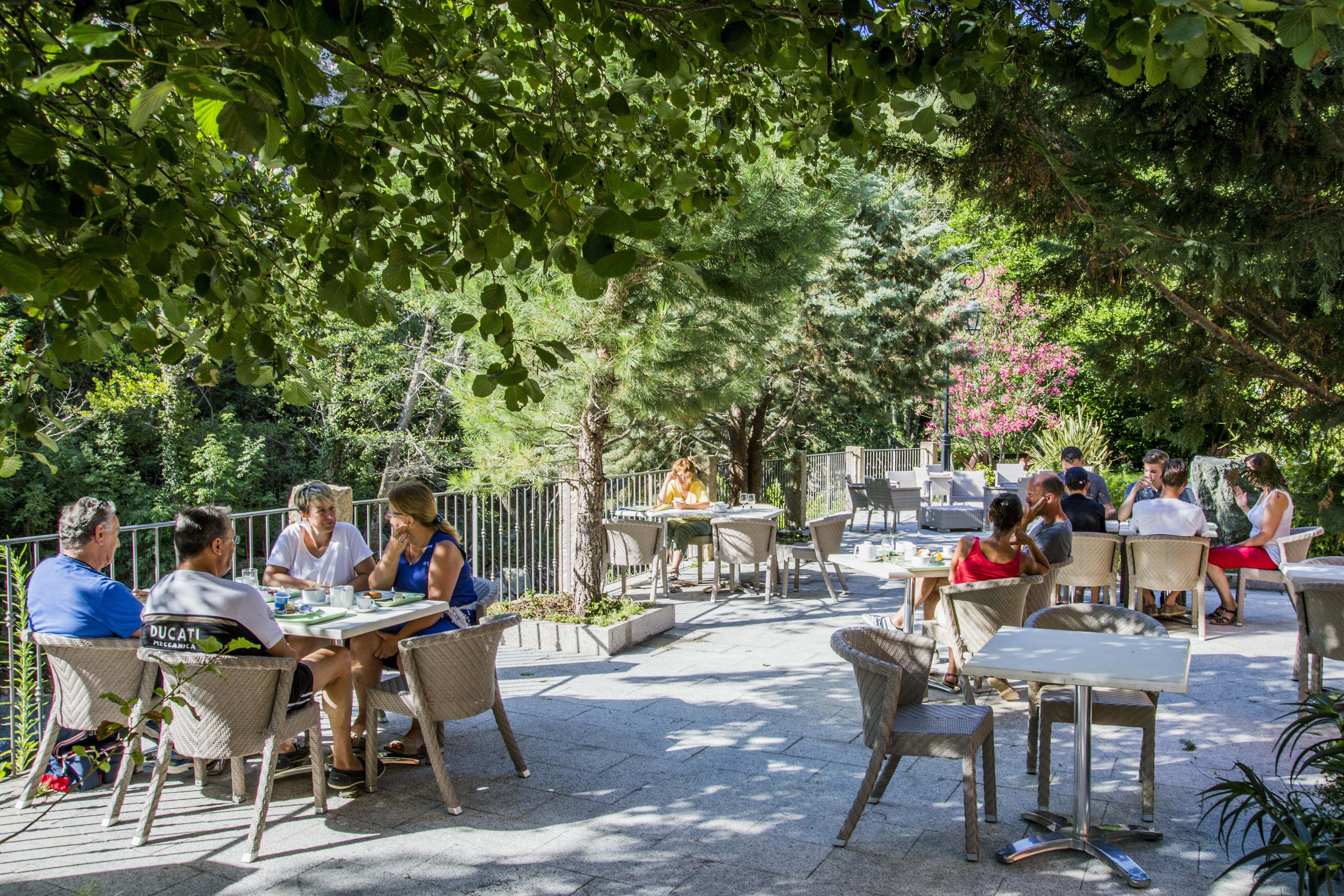 Les Jardins De La Glaciere Корте Екстериор снимка