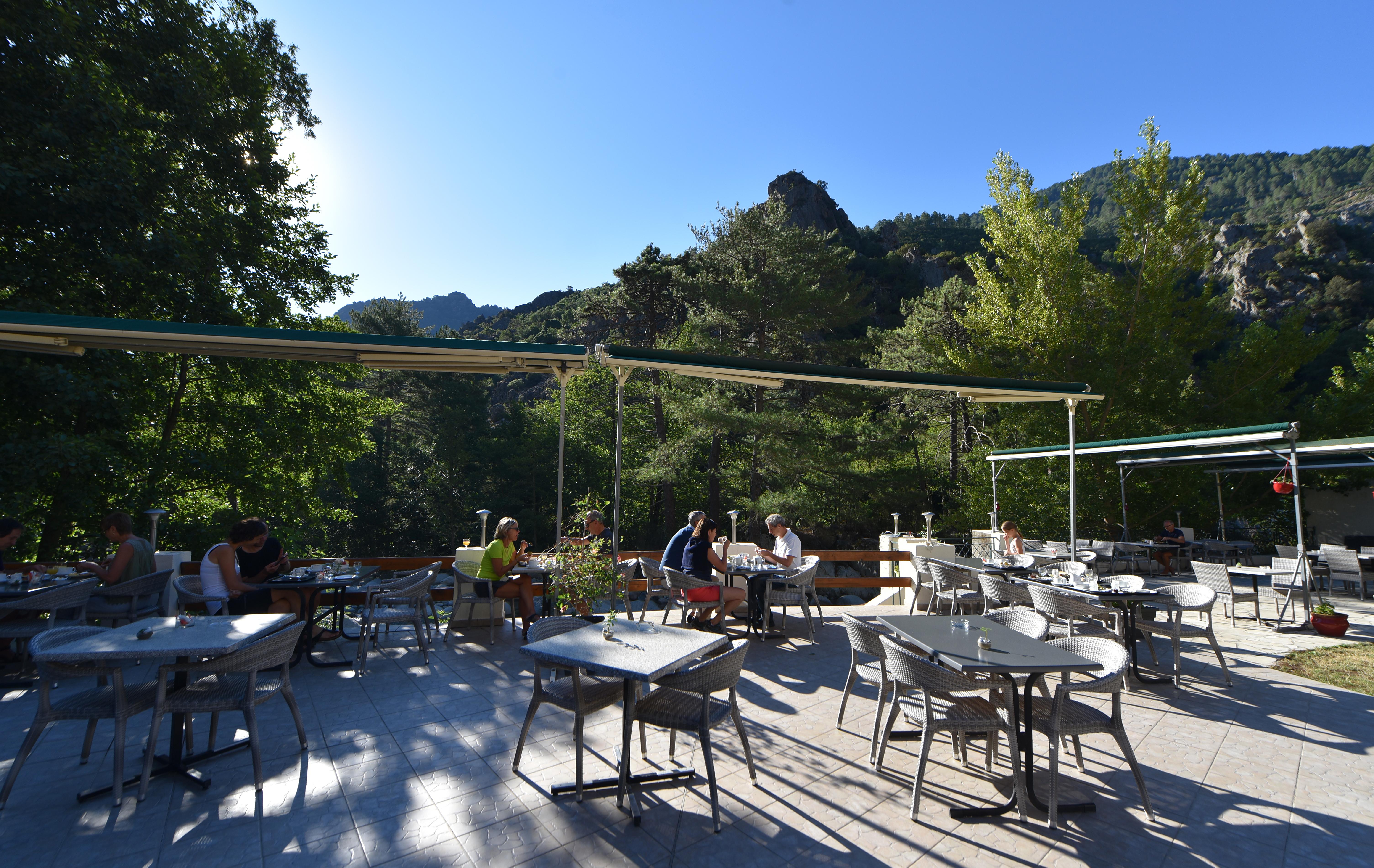 Les Jardins De La Glaciere Корте Екстериор снимка
