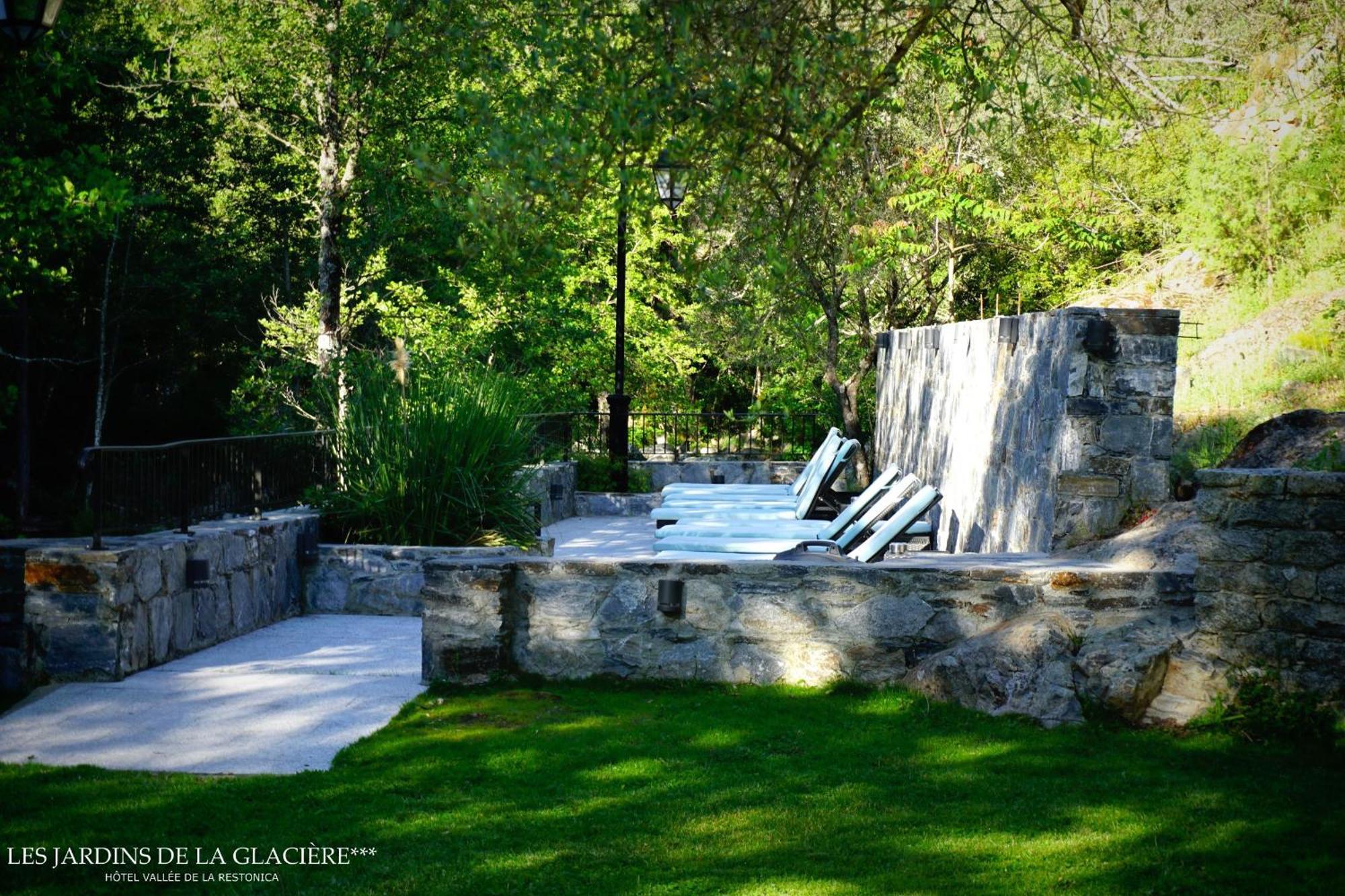 Les Jardins De La Glaciere Корте Екстериор снимка
