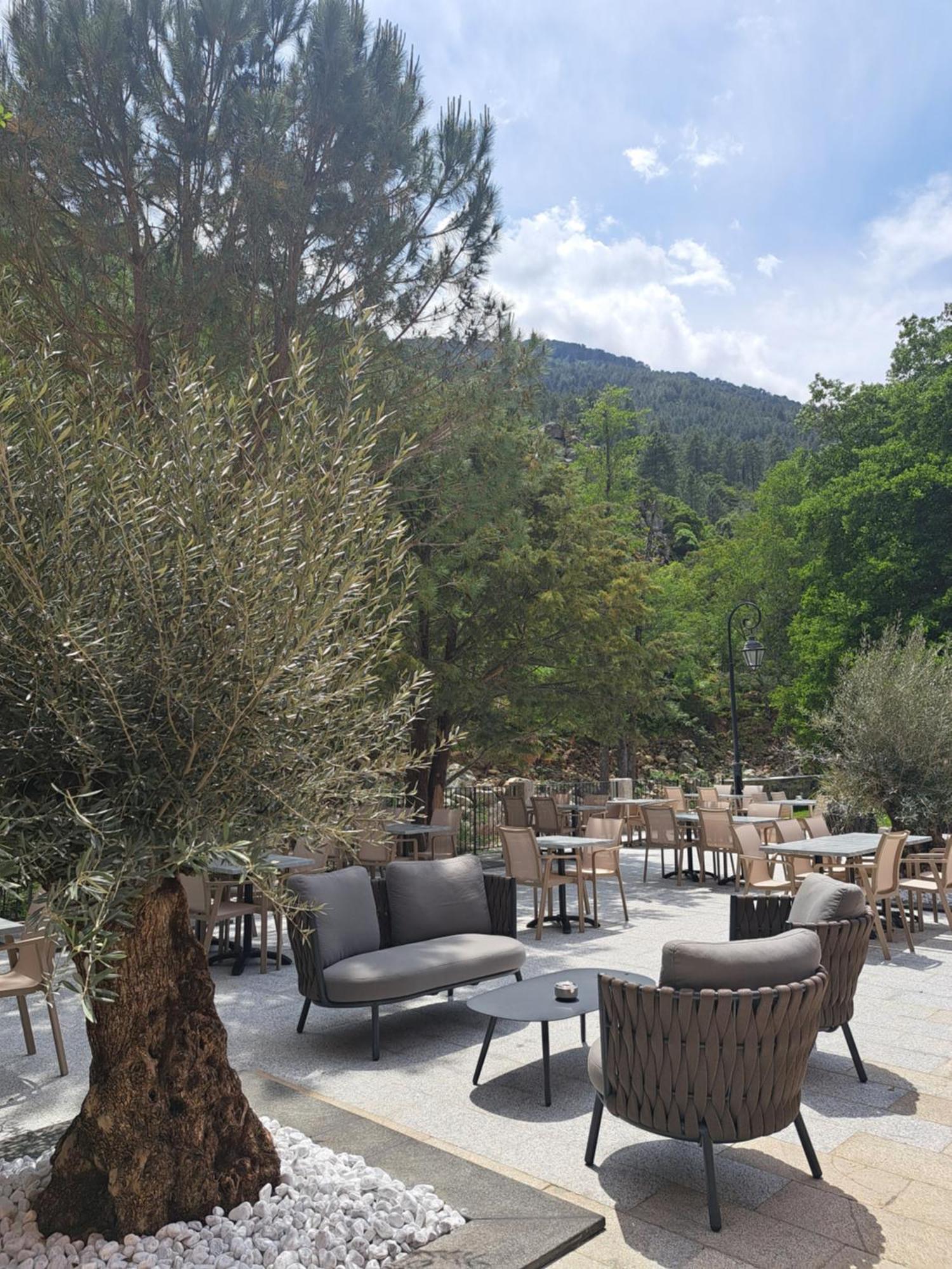 Les Jardins De La Glaciere Корте Екстериор снимка