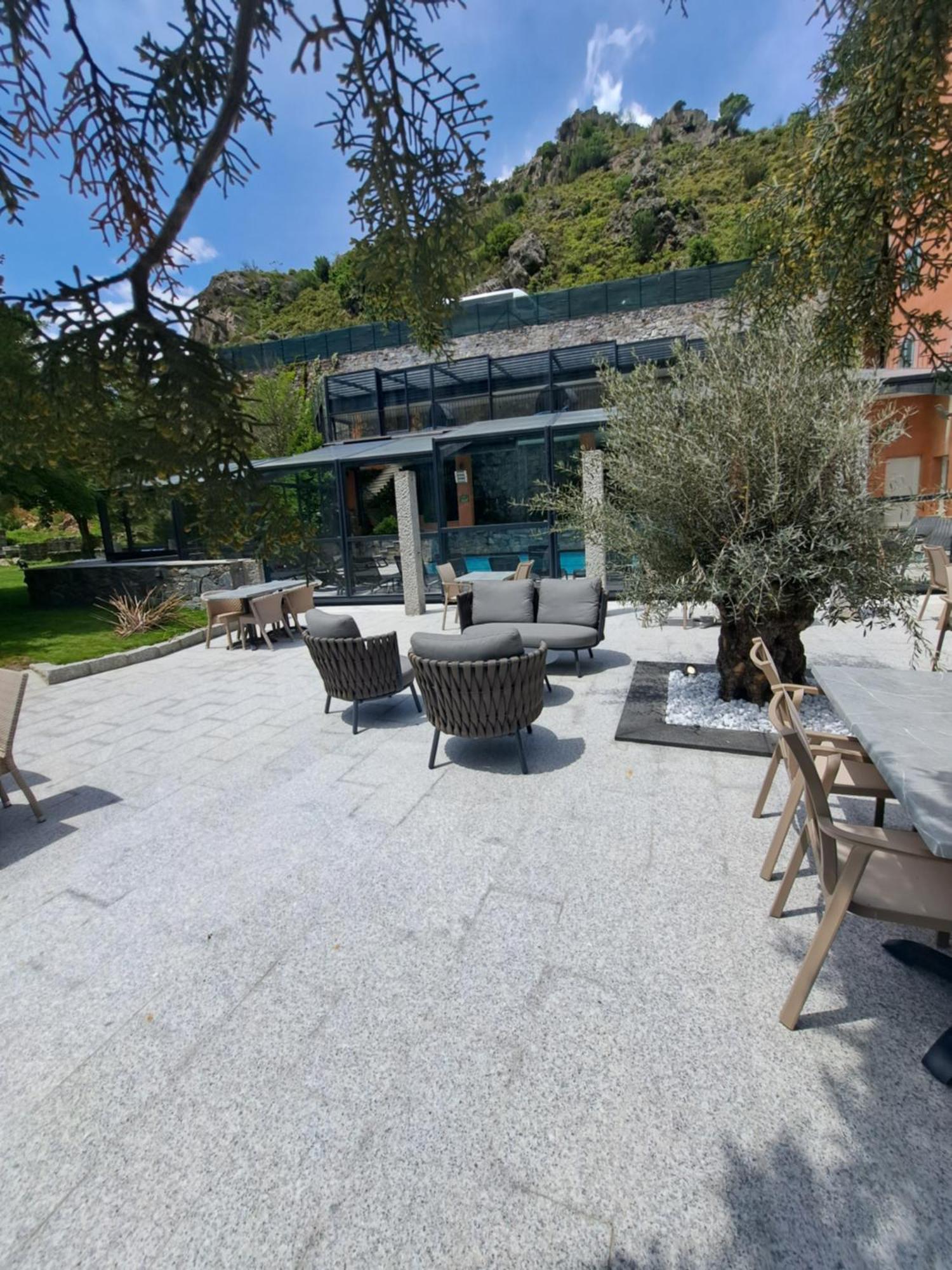 Les Jardins De La Glaciere Корте Екстериор снимка